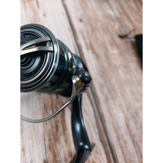 Котушка Favorite Blue Bird 2000S (2025), низькопрофільна шпуля, підшип. 9+1, швидкість: 5.2:1, Розмір шпулі: 2000S, фото , изображение 8