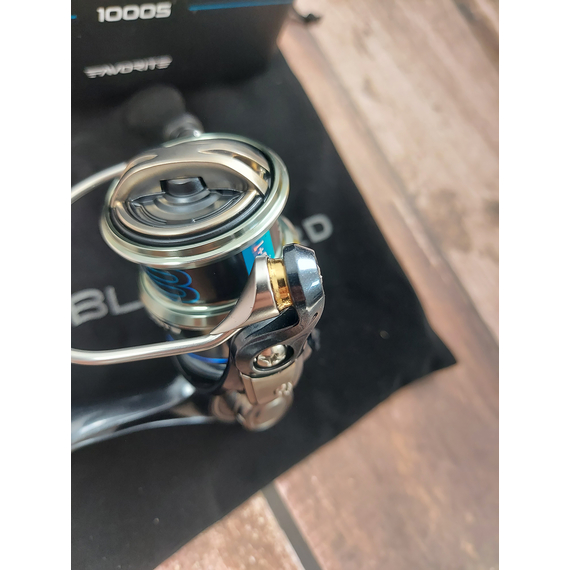 Котушка Favorite Blue Bird 1000S (2025), низькопрофільна шпуля, підшип. 9+1, швидкість: 5.2:1, Розмір шпулі: 1000S, фото , изображение 9